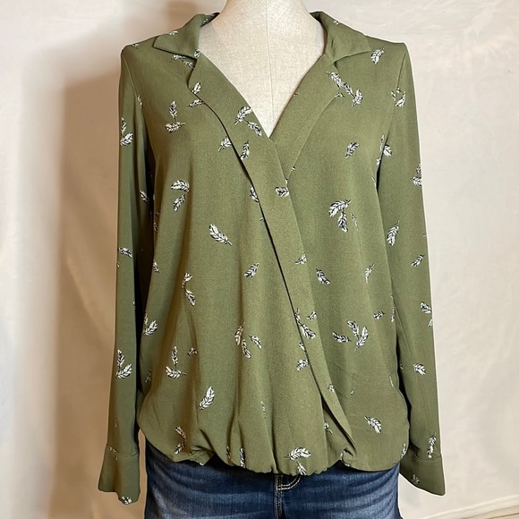 Willow and Root dressy blouse. Size Medium. - Picture 2 of 5